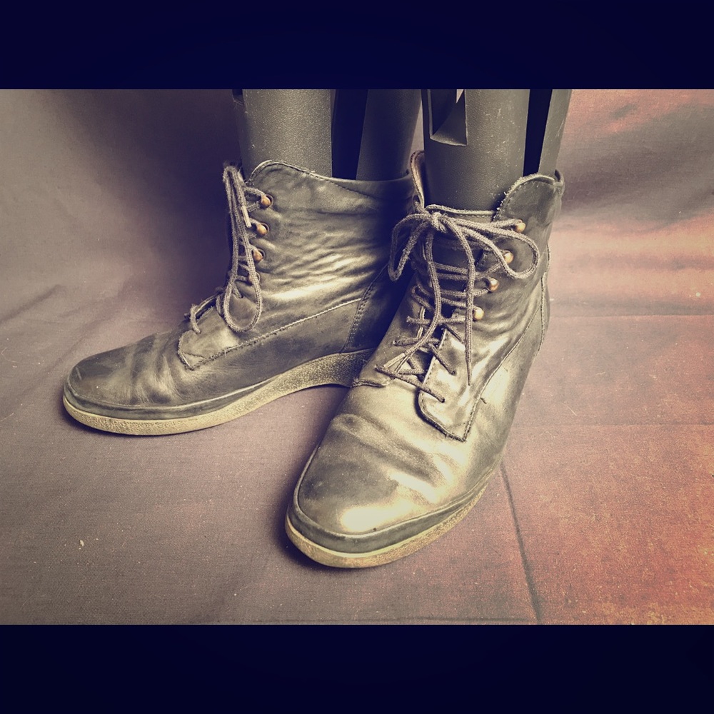 Mephisto black leather ankle boots w/ speed laces